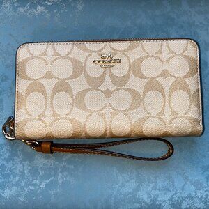Coach Zip Around Wallet in Signature Canvas - light khaki/beige
